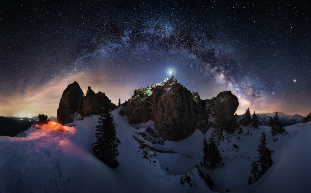 冬季晚上星星高山露营风景高清壁纸