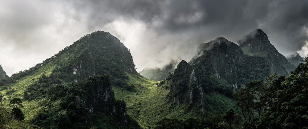 风景高山薄雾大自然云朵带鱼屏壁纸