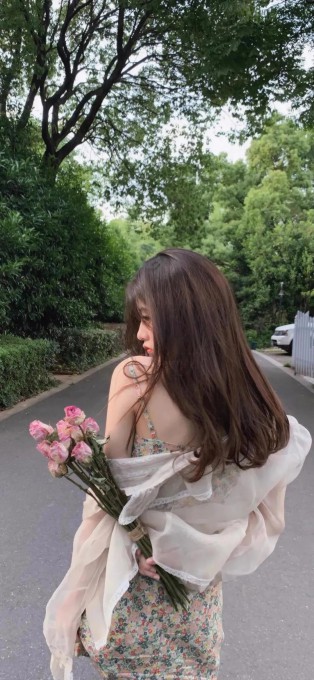 长发美女背影手机壁纸