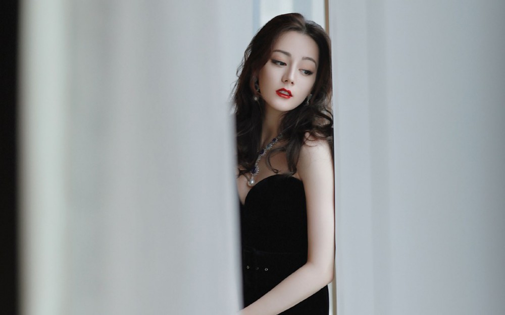 迪丽热巴性感妩媚写真桌面壁纸(1920x1200)