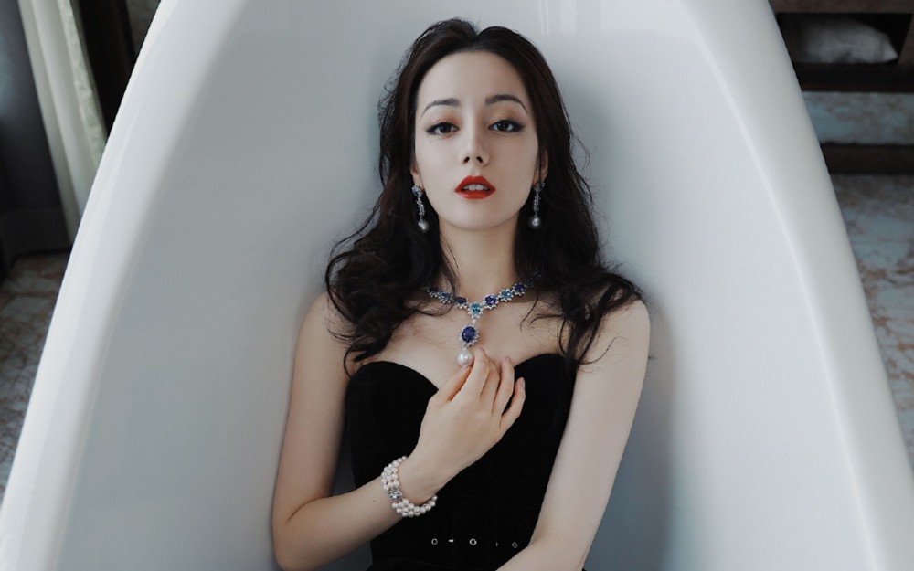 迪丽热巴性感妩媚写真桌面壁纸