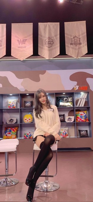 网红腐团儿高清手机壁纸(1242x2688)