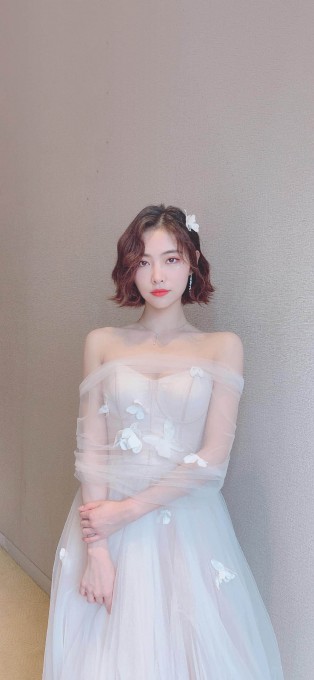 许佳琪仙女裙手机壁纸(1242x2688)