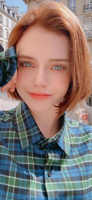 德国模特Chloe高清手机壁纸