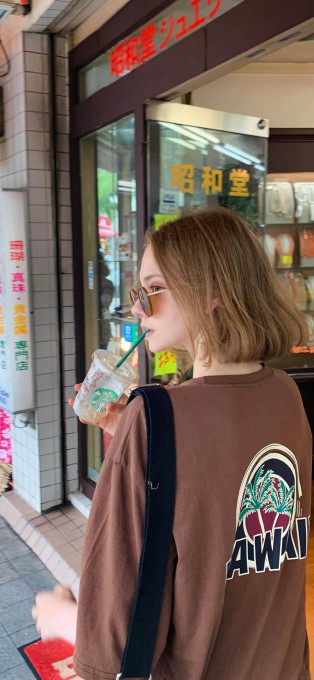 德国模特Chloe高清手机壁纸