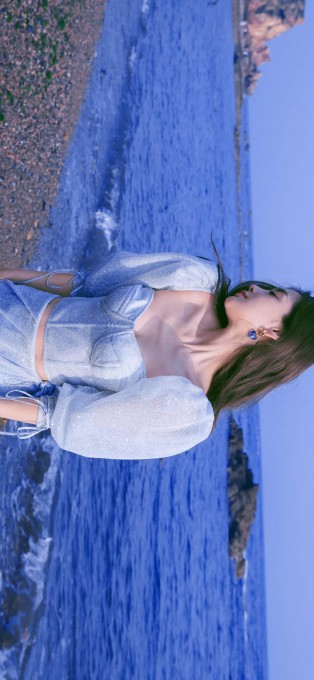 Angelababy海边超清时尚写真手机壁纸