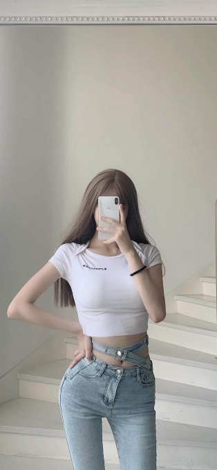 性感女生正面挡脸自拍渣男手机壁纸(1242x2688)