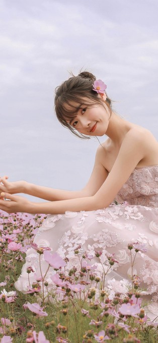 网络红人梨涡允允高清手机壁纸(1242x2688)