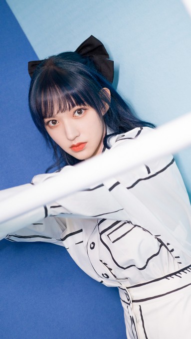 程潇甜美性感写真手机壁纸