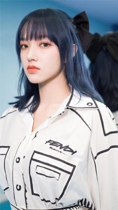 程潇甜美性感写真手机壁纸