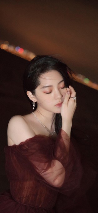 欧阳娜娜时尚性感写真手机壁纸