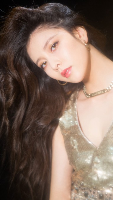 宋妍霏性感靓丽写真手机壁纸(1080x1920)