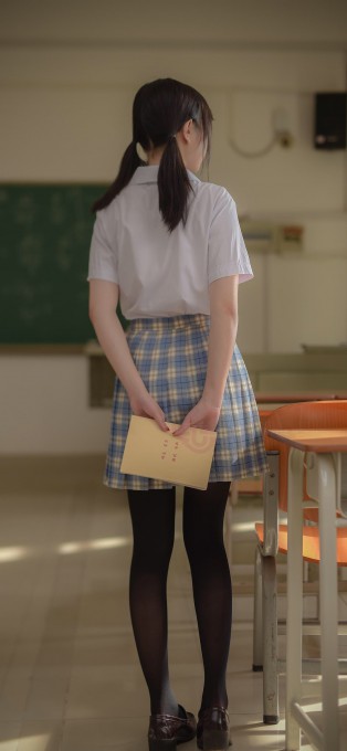 教室美女学生妹局部特写高清手机壁纸