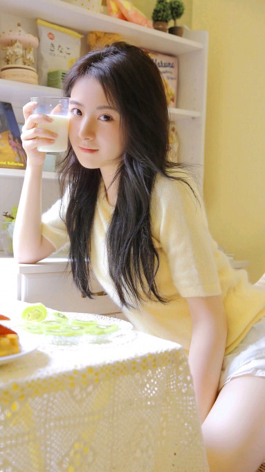 白嫩长腿美女清新诱人私房写真图片壁纸