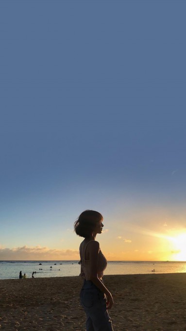 姜泰莉性感甜美海边写真手机壁纸