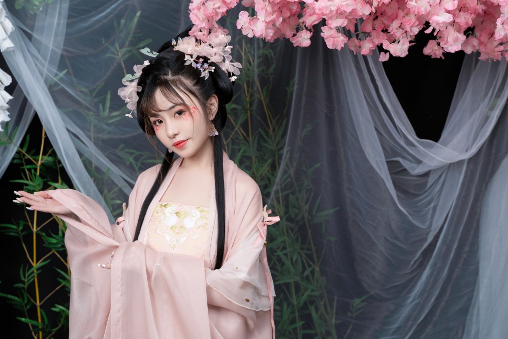 爆机少女喵小吉清平乐