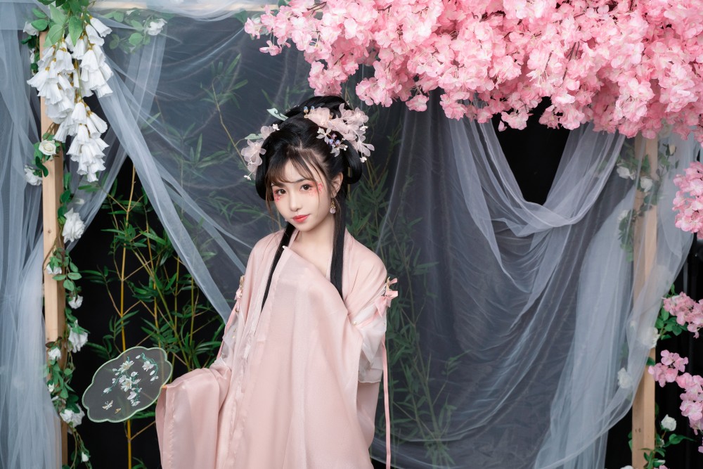 爆机少女喵小吉清平乐