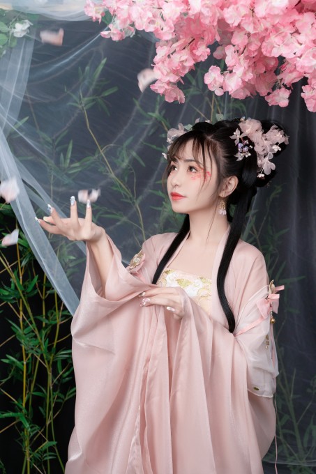 爆机少女喵小吉清平乐