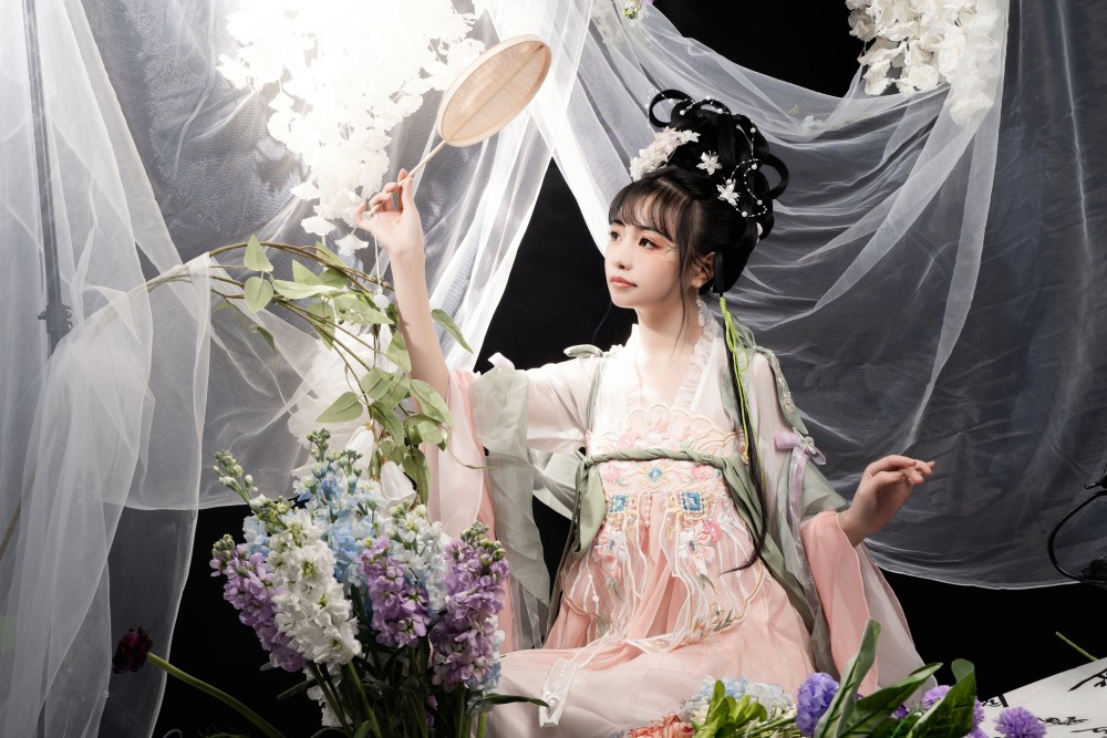 爆机少女喵小吉花间集