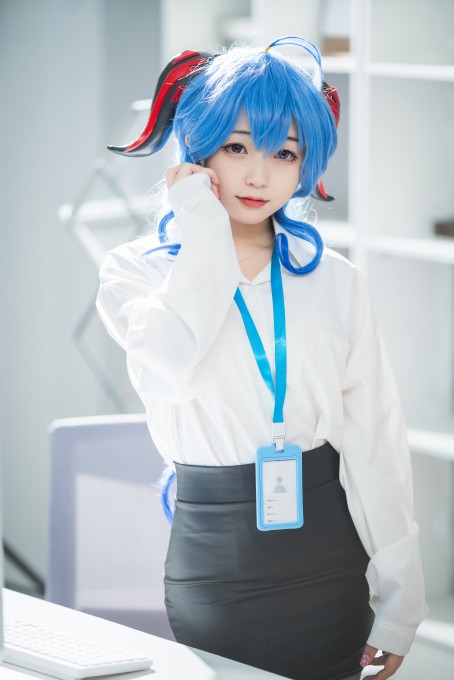 花铃甘雨秘书(3346x5016)