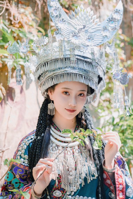 年年苗疆少女