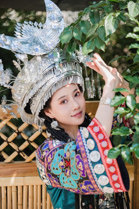 年年苗疆少女