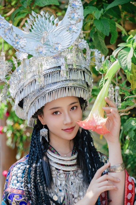 年年苗疆少女