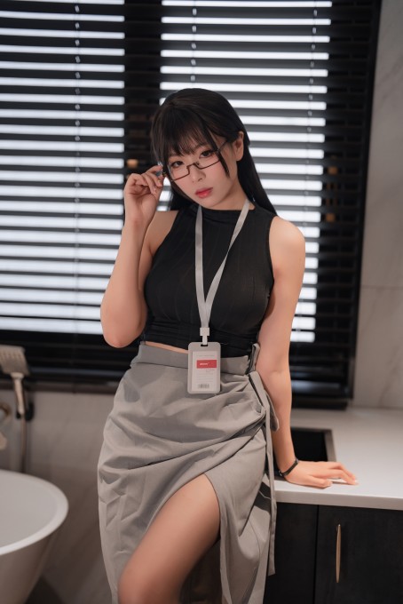 轩萧学姐眼镜娘OL(4243x6361)