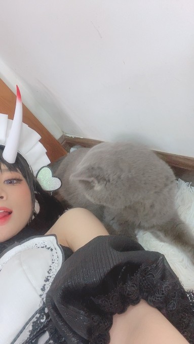 PoppaChan和猫的合影(720x1280)