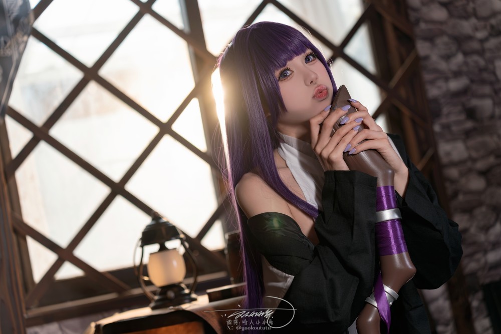 咬人小小兔角色扮演菲伦酩酊大喷菇嘟着嘴
