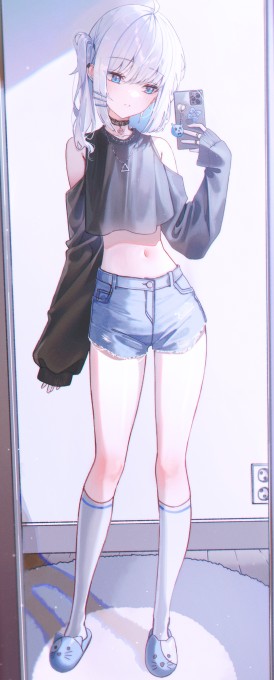 牛仔短裤白发女孩对着镜子自拍6k手机壁纸