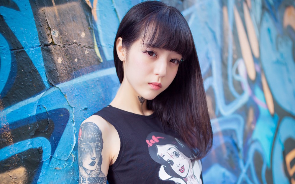 火辣纹身美女性感写真壁纸