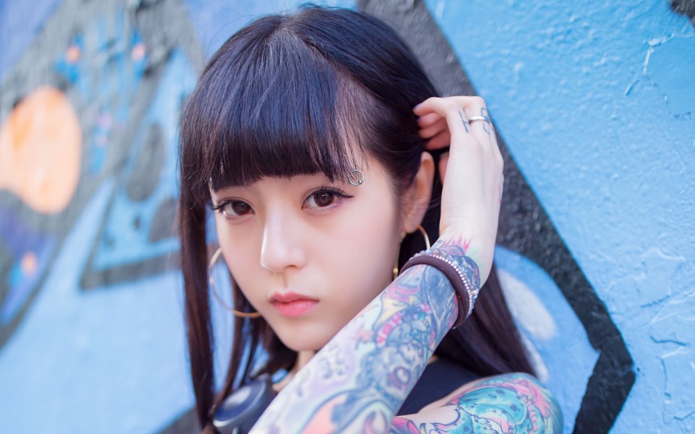 火辣纹身美女性感写真壁纸