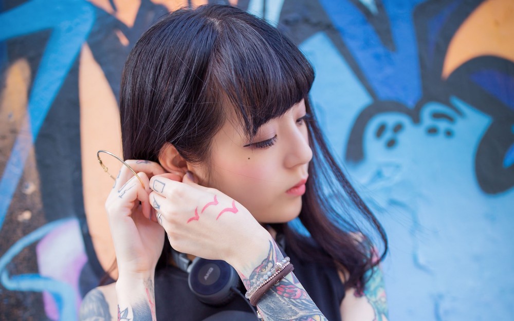 火辣纹身美女性感写真壁纸