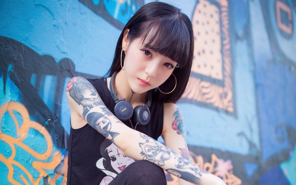 火辣纹身美女性感写真壁纸