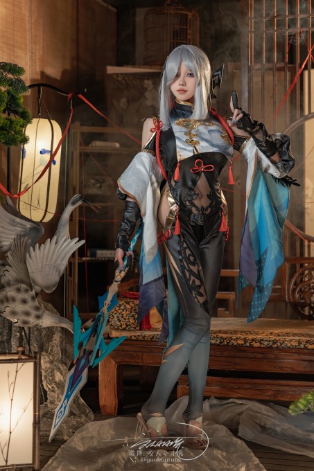 咬人小小兔四月作品『申鹤明枪』(4672x7008)