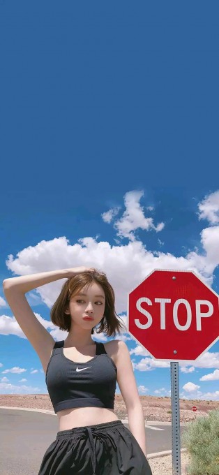 短发美女姜泰莉高清手机壁纸(960x2078)