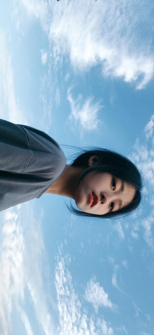 网红任万万万蓝天白云高清手机壁纸